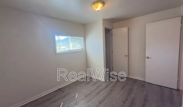 205 S Pine St — Photo 12