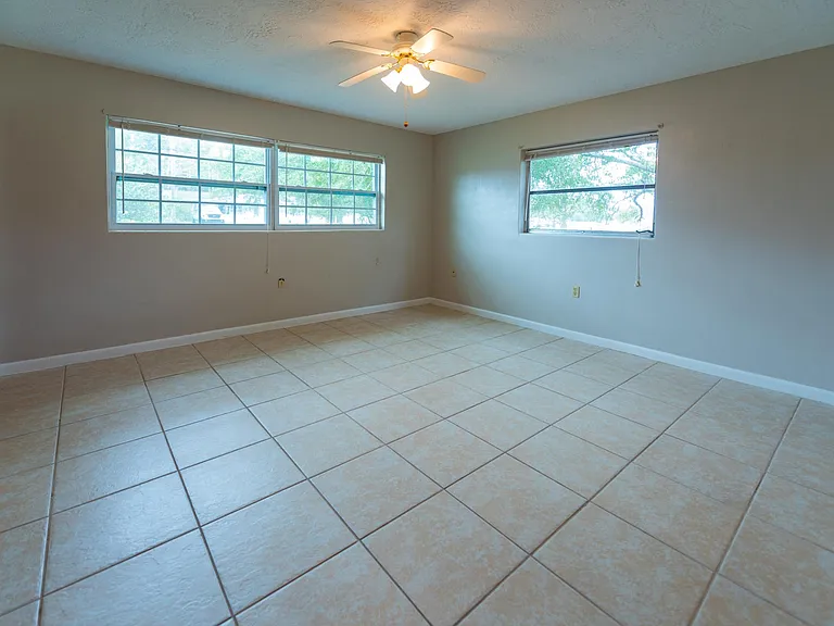 38 Regina Blvd — Photo 24