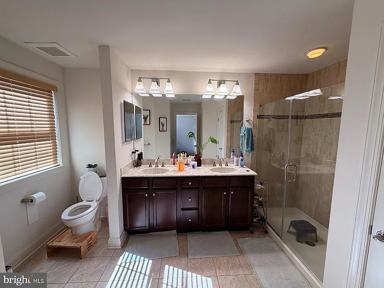 47 Thomas Dr — Photo 16