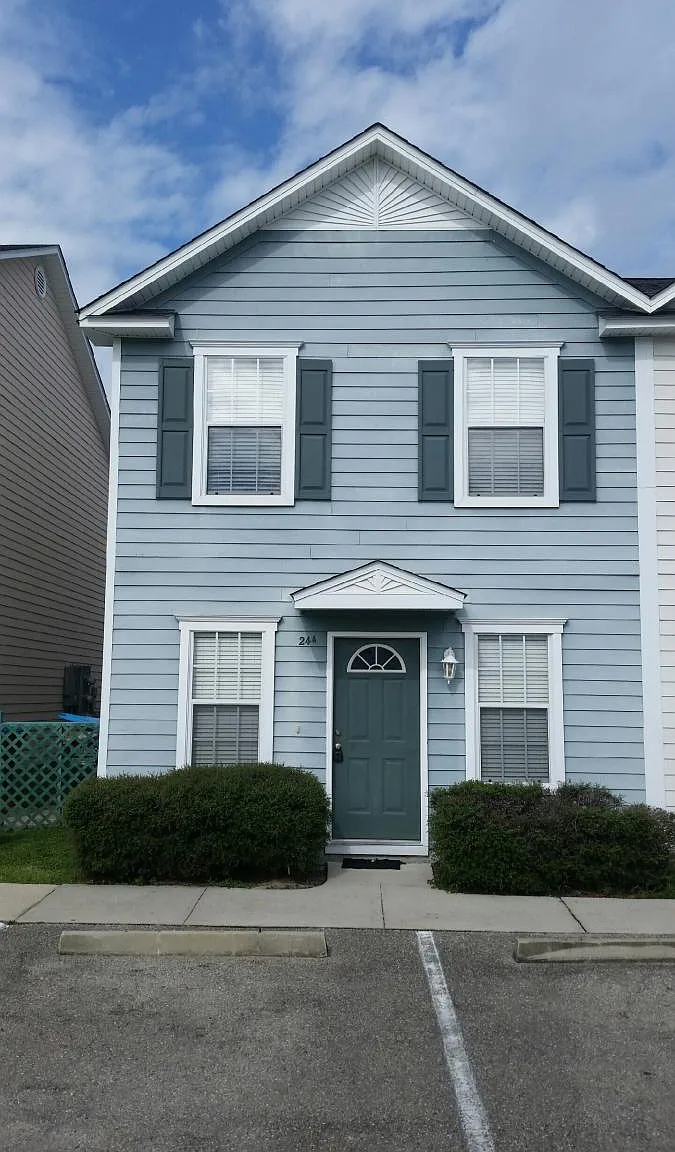 2 bed, 2.5 bath, 1308 sqft, $1,450 — Photo 1