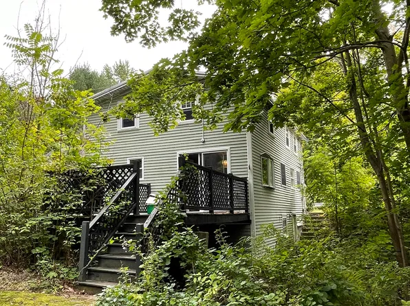 137 4th St, Dover, NH 03820