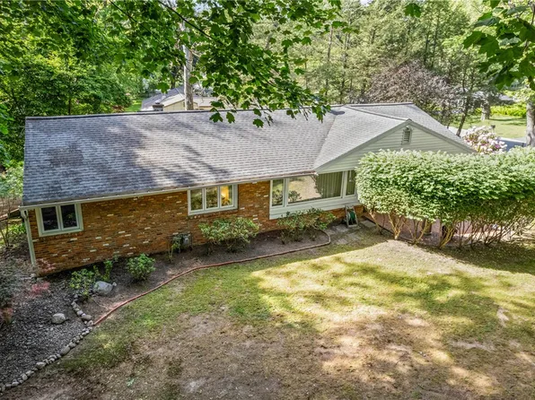 2 Red Fox Run, Pittsford, NY 14534