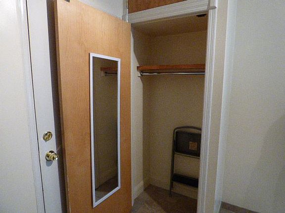 4th image of 2264 43rd St APT 1F