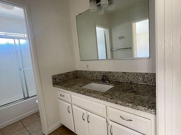 2nd image of 408 12th St APT B