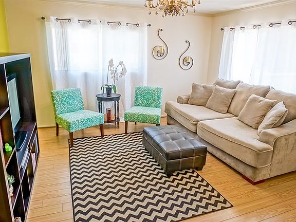 3rd image of 226 W Tujunga Ave APT 210