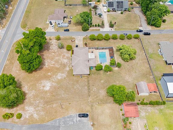 2nd image of 4576 Woodbine Rd