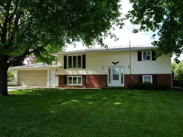 507 9th St, Charles City, IA 50616
