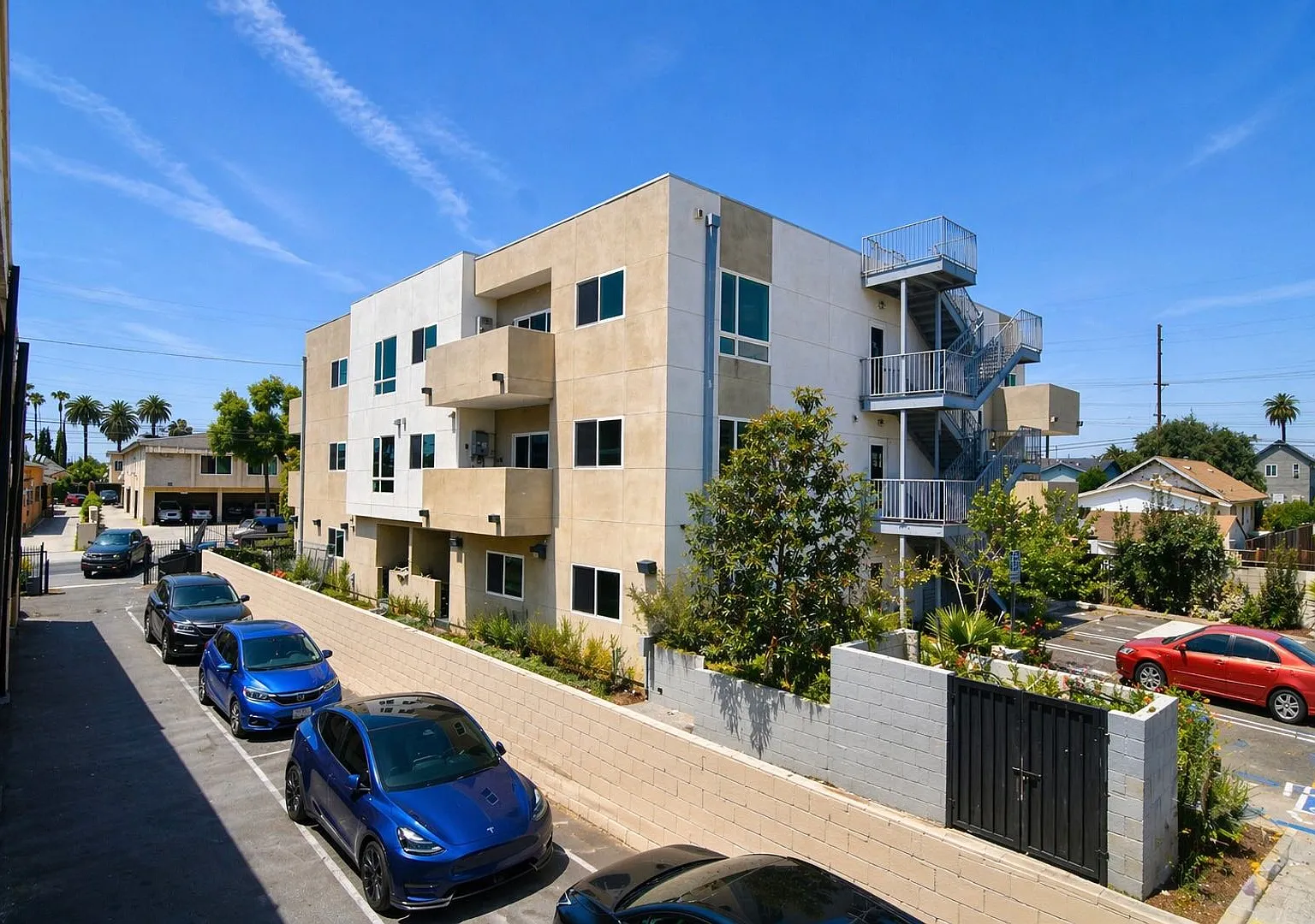 Compton Ave — Photo 1