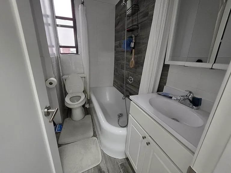 2075 E 16th St #4Q — Photo 4