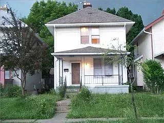 325 S Richardson Ave photo 1