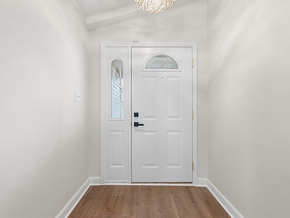 3rd image of 2922 Horse Hill West Dr W