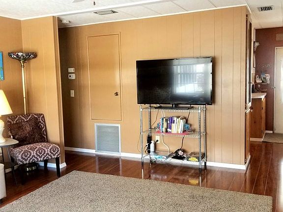 4th image of 93 Orange Manor Dr