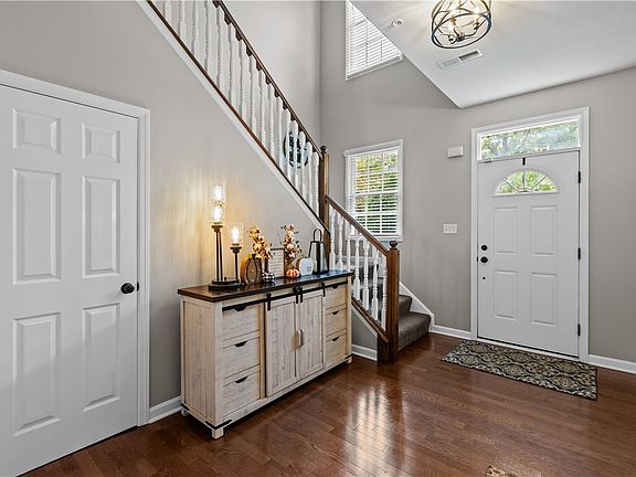 4th image of 1029 Woodlawn Dr