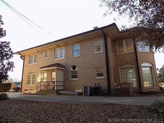 2nd image of 300 Country Club Dr