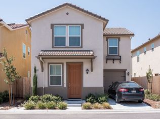 1526 N Piccadilly Ln, Clovis, CA 93619