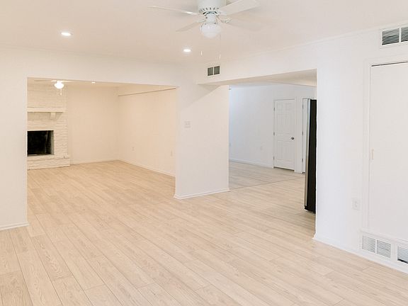 3rd image of 1383 Oblate Dr #1383