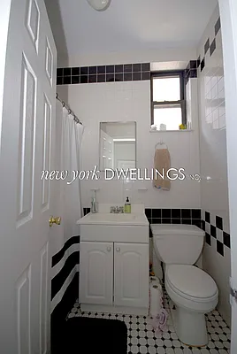 Rented by New York Dwellings LLC | media 9