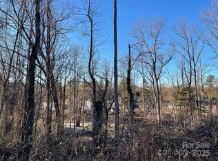 1 Toms Park Cir, Hendersonville, NC 28739