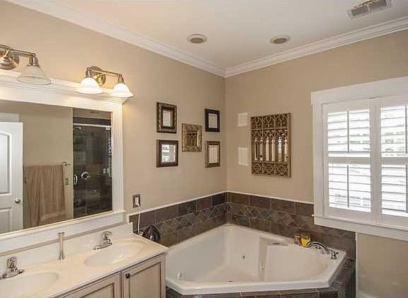 3rd image of 1595 Palmcrest Dr