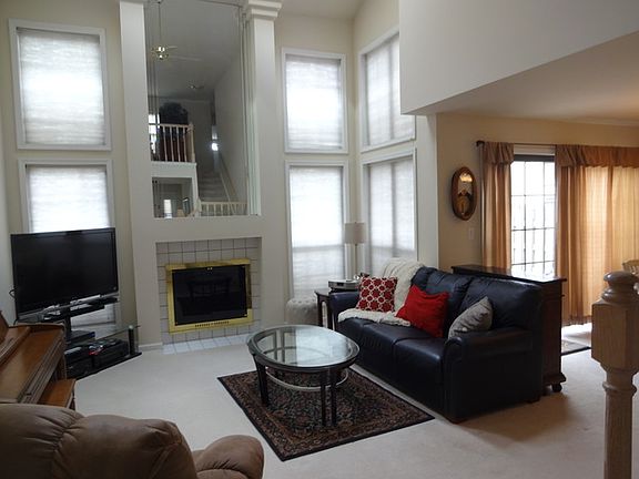 4th image of 208 Benton Ln