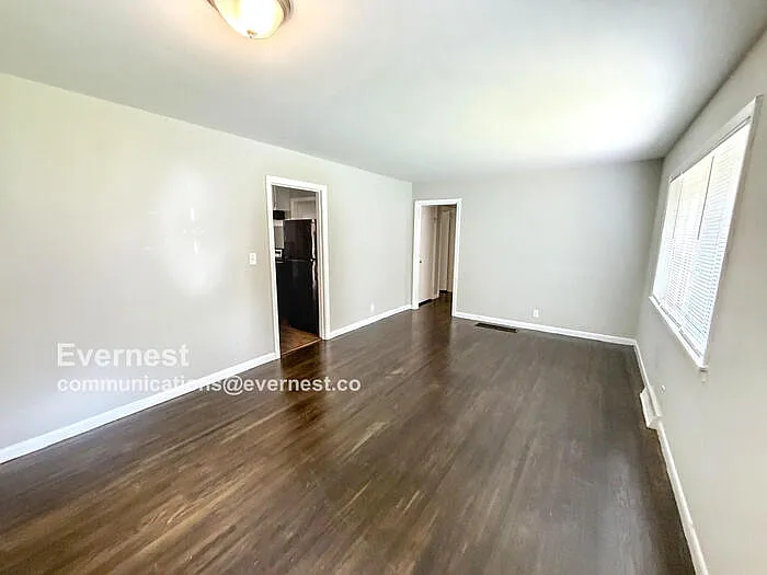 9825 Maple Ln — Photo 5