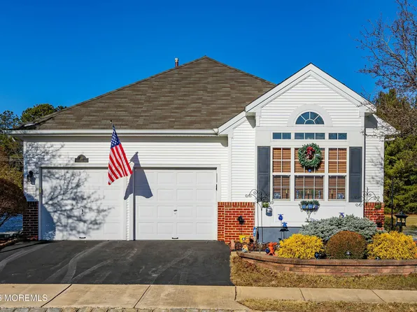 27 Edgeworth Circle, Manchester, NJ 08759