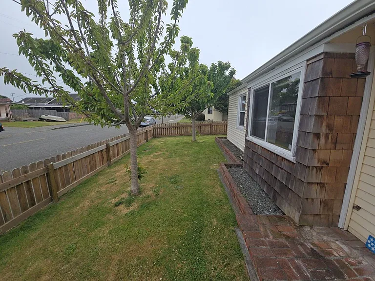 2204 F St — Photo 21