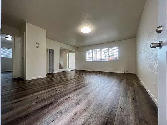 For Rent: $3,000 (3 beds, 2 baths, 1,000 Square Feet)