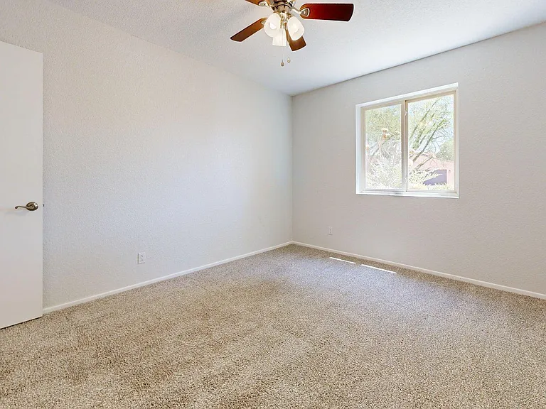 2534 S Grandview Ave — Photo 22