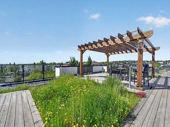 5th image of 1521 N 26th Ave SW #105
