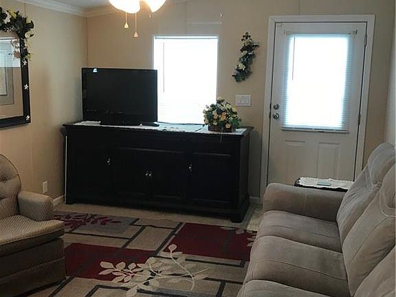4th image of 49 Oyster Bay Ln