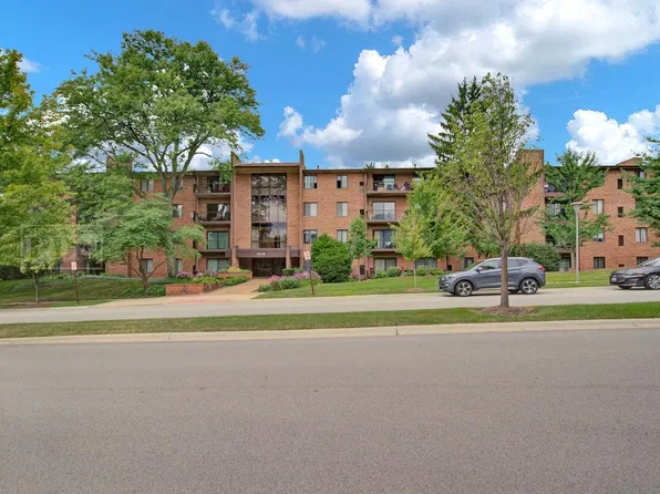 7510 Farmingdale Dr APT 207, Darien, IL 60561