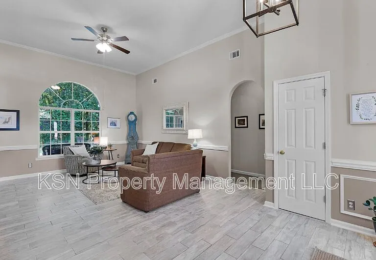 121 Tappan Zee Dr — Photo 7