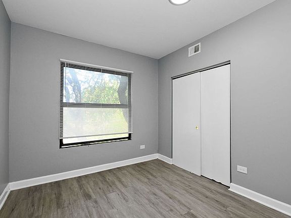 5th image of 4240 S Michigan Ave #3E