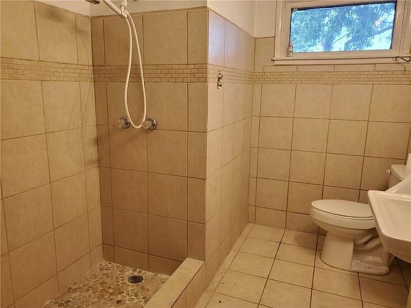 3rd image of 4637 Mildred Dr