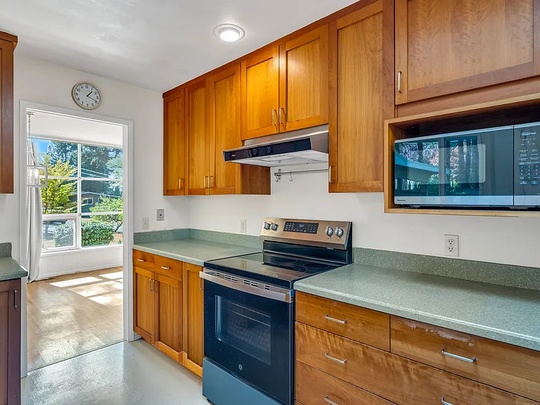 9140 NE 21st Pl — Photo 12