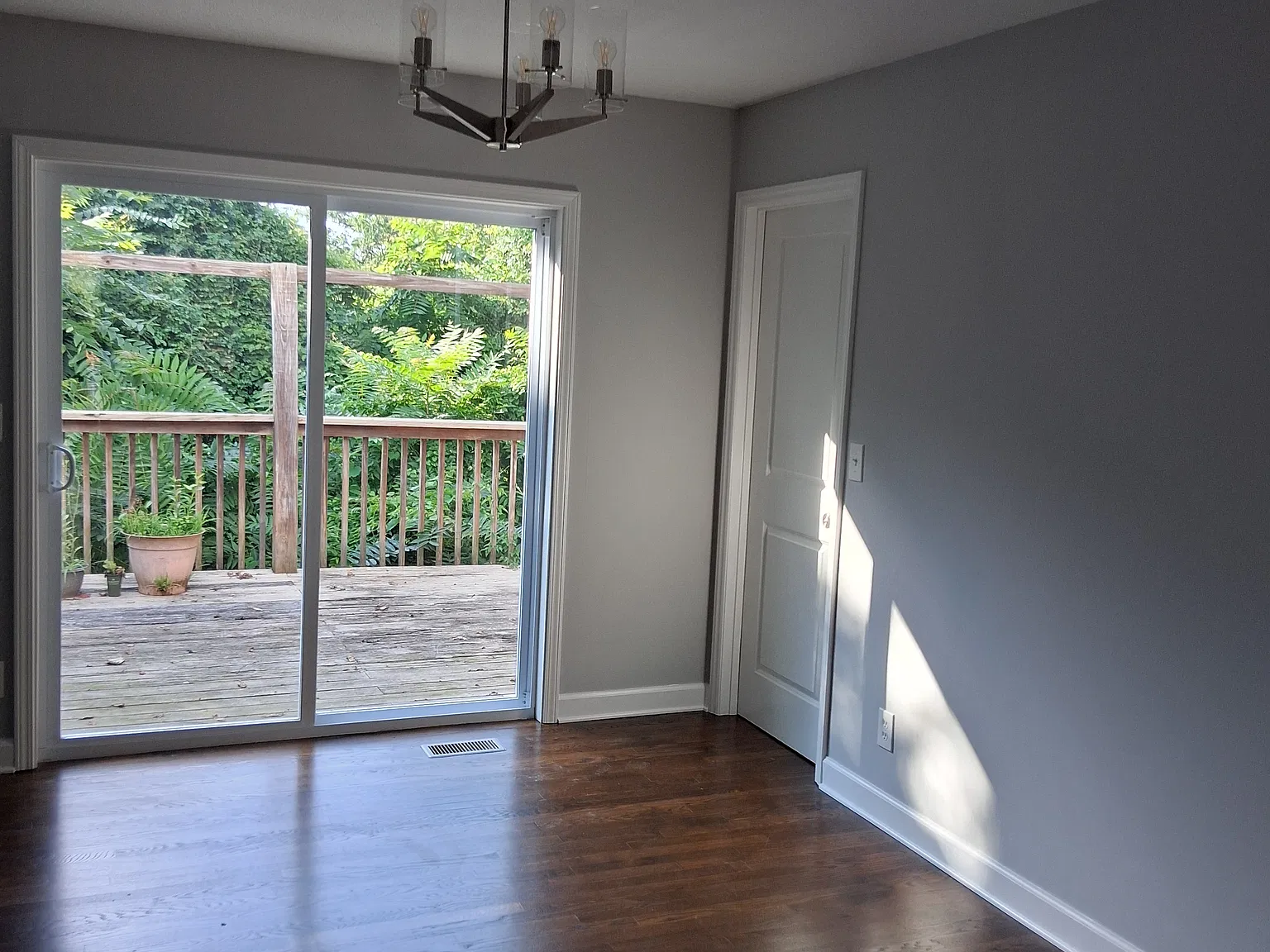 3 bed, 1.5 bath, 1092 sqft, $2,000 — Photo 4