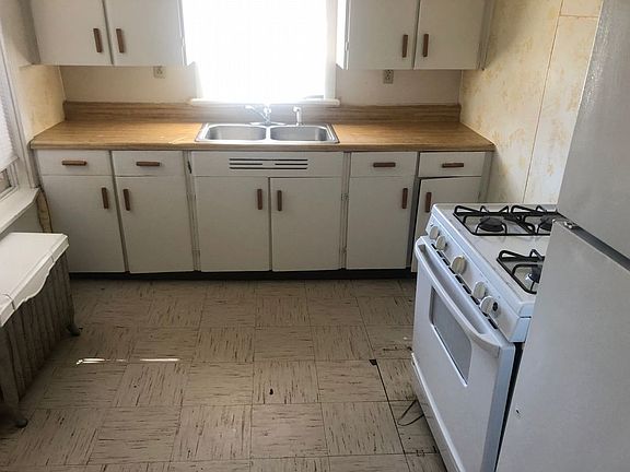 3rd image of 1851 North St APT 1E
