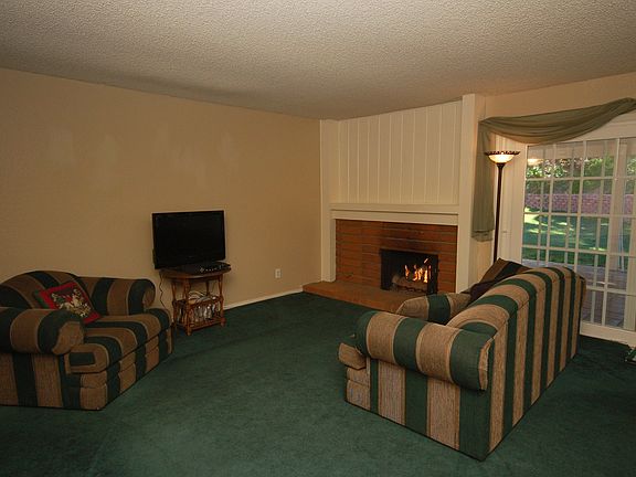 Family Room w/Fireplace
