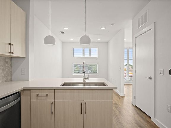 3rd image of 6324 N Lamar Blvd #206