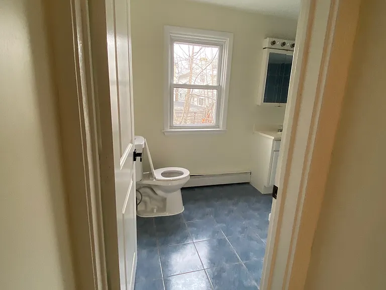129 Beech St — Photo 35