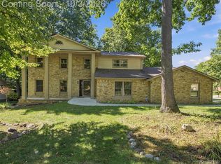 1304 Kings Carriage Rd, Grand Blanc, MI 48439