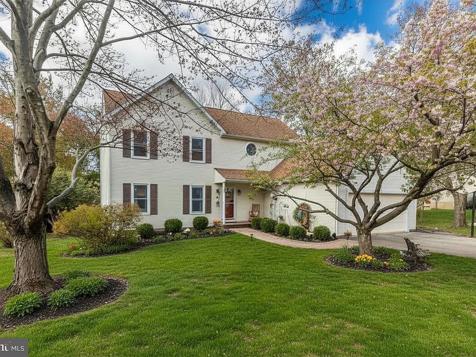 1st image of 517 Summercroft Dr