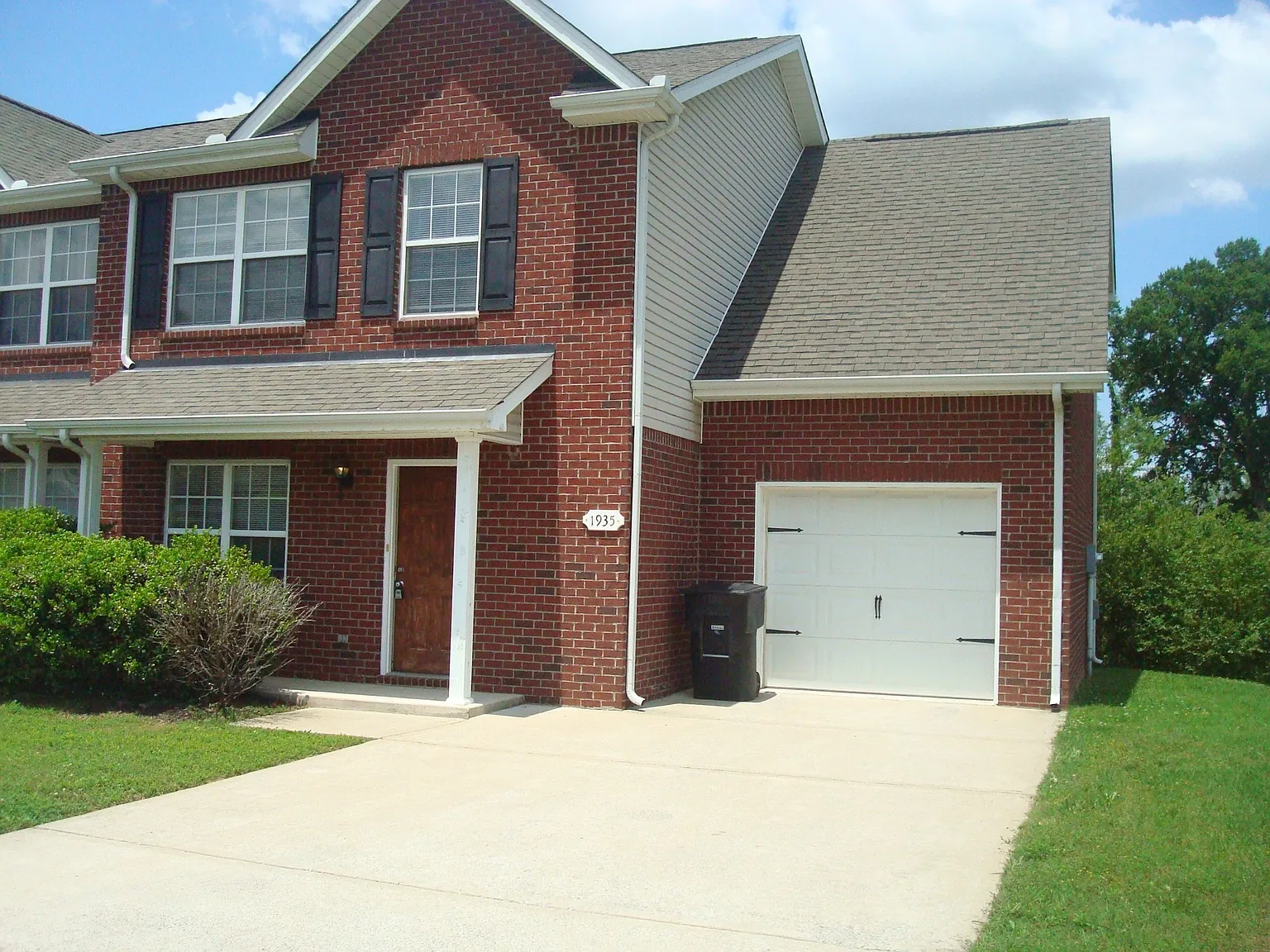 3 bed, 2.5 bath, 1551 sqft, $1,650 — Photo 2