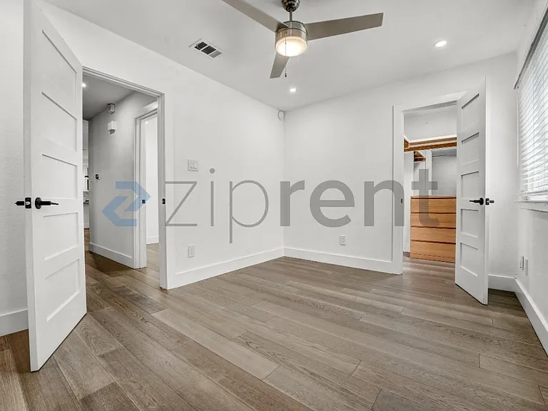 3600 Alexandria Dr — Photo 25