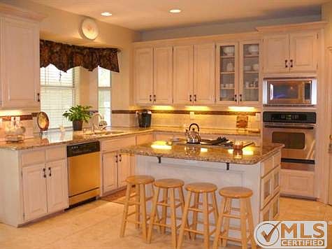 5th image of 1098 Oak Valley Dr