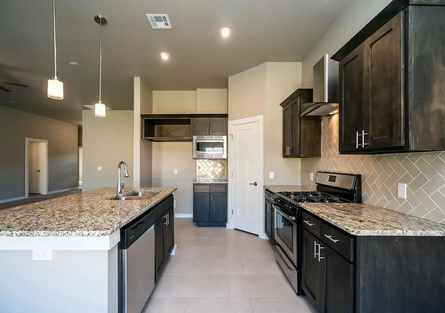 Beautiful 4 Bed Home In Deer Creek Schools — Photo 4