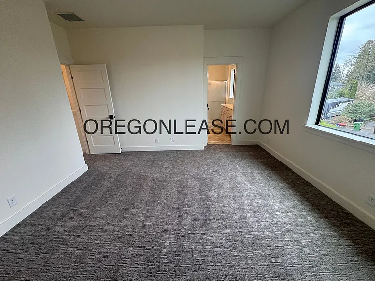 Brand new 3 bedroom 2.5 bath Coburg townhome — Photo 11