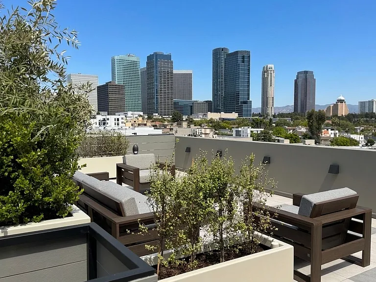 10431 Santa Monica — Photo 11