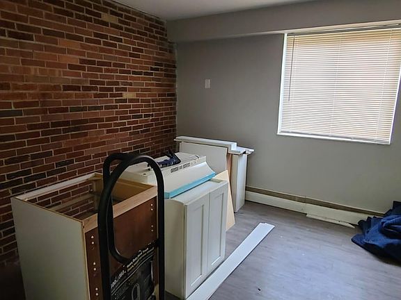3rd image of 1725 Garden Ln
